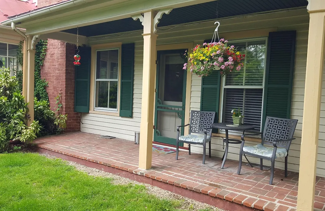 Hummingbird Inn-1
